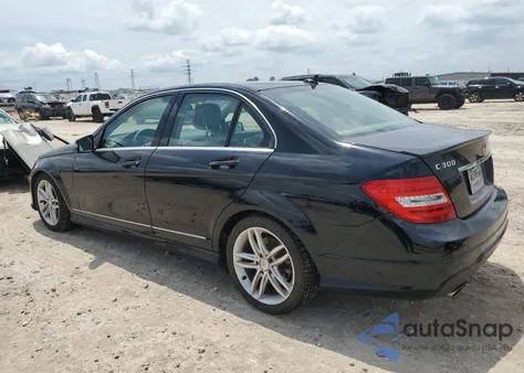 2013 Mercedes-Benz C 300 4Matic из США, поврежденный, VIN WDDGF8AB3DR279477